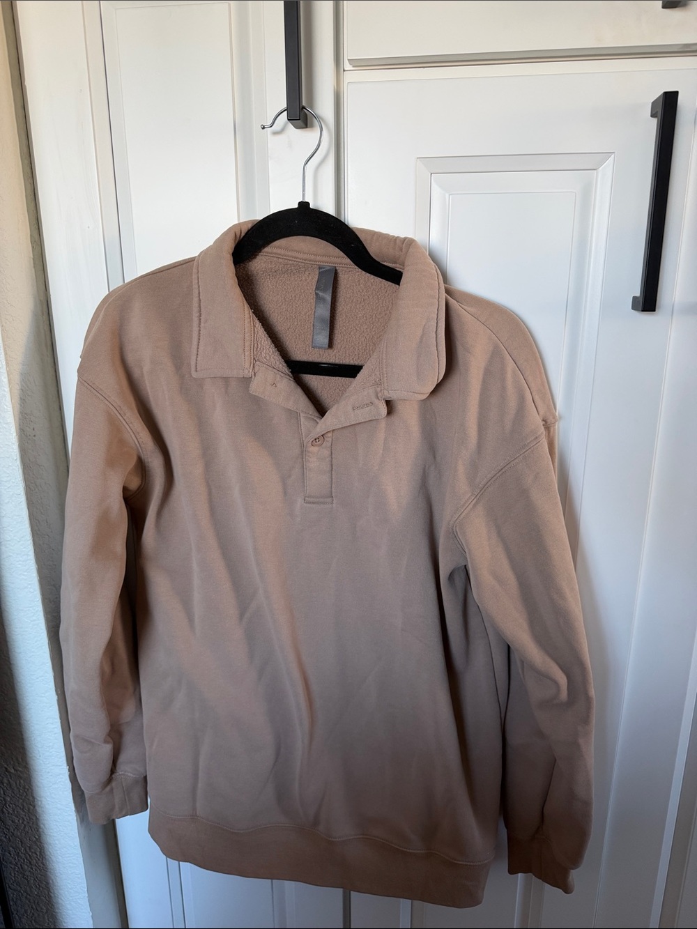 Women’s Long-Sleeve Polo Sweatshirt in Light Brown